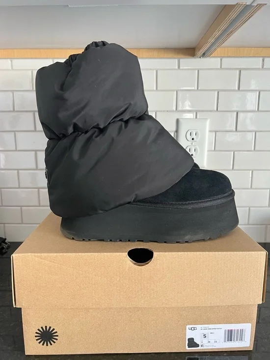 UGG Classic Mini Dipper Puffer
Platform Boot - Picture 3 of 17